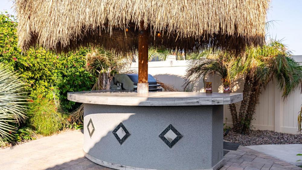 Luxe Indio Stay w Pool Tiki Bar Fire Pit Near Coachella Longfellow